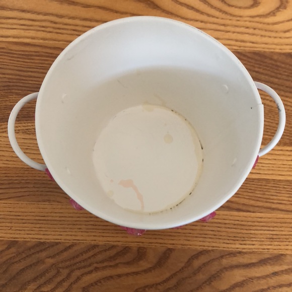 Decorative 4.5” white bucket accented with pink heart beads - Picture 3 of 6